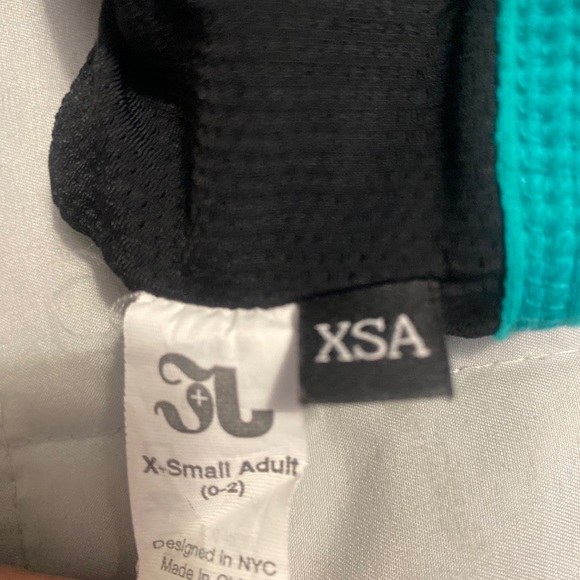 Jo and Jax top green with Kris cross back straps - Picture 3 of 3